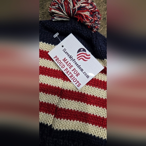 Trump Pom Pom Beanie - Picture 5 of 6